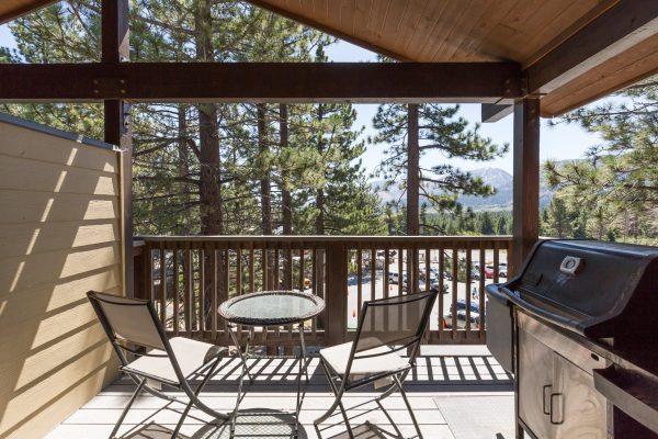 Porch off Living-room. Piped-in-Gas BBQ, Mountain Views